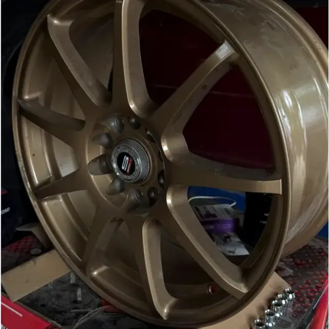 Bronze multi-spoke wheel